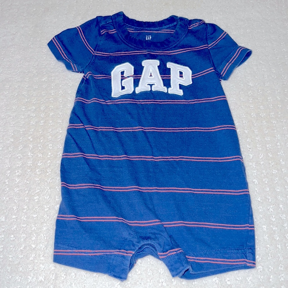 Baby Gap Short Onesie - 6-12 Months